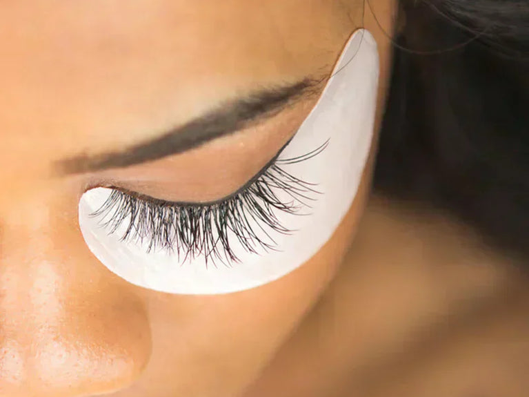 LASH EXTENSIONS VS. FALSE LASHES: A COMPREHENSIVE COMPARISON FOR YOUR PERFECT LOOK