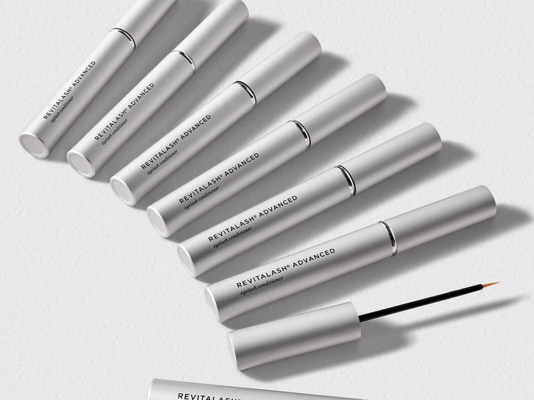 THE ULTIMATE GUIDE TO OUR AWARD-WINNING HERO LASH SERUM