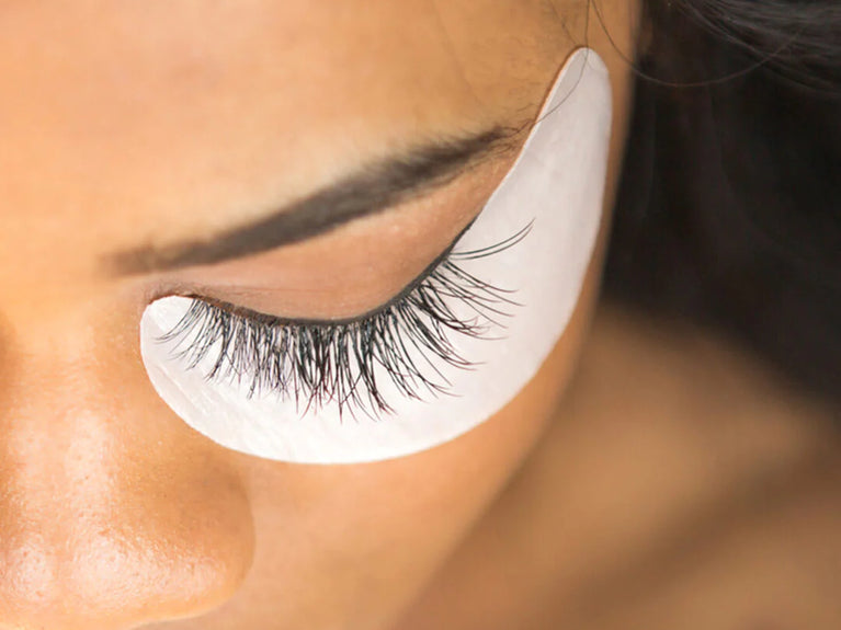 EYELASH EXTENSIONS VS. FALSE LASHES: WHAT TO KNOW