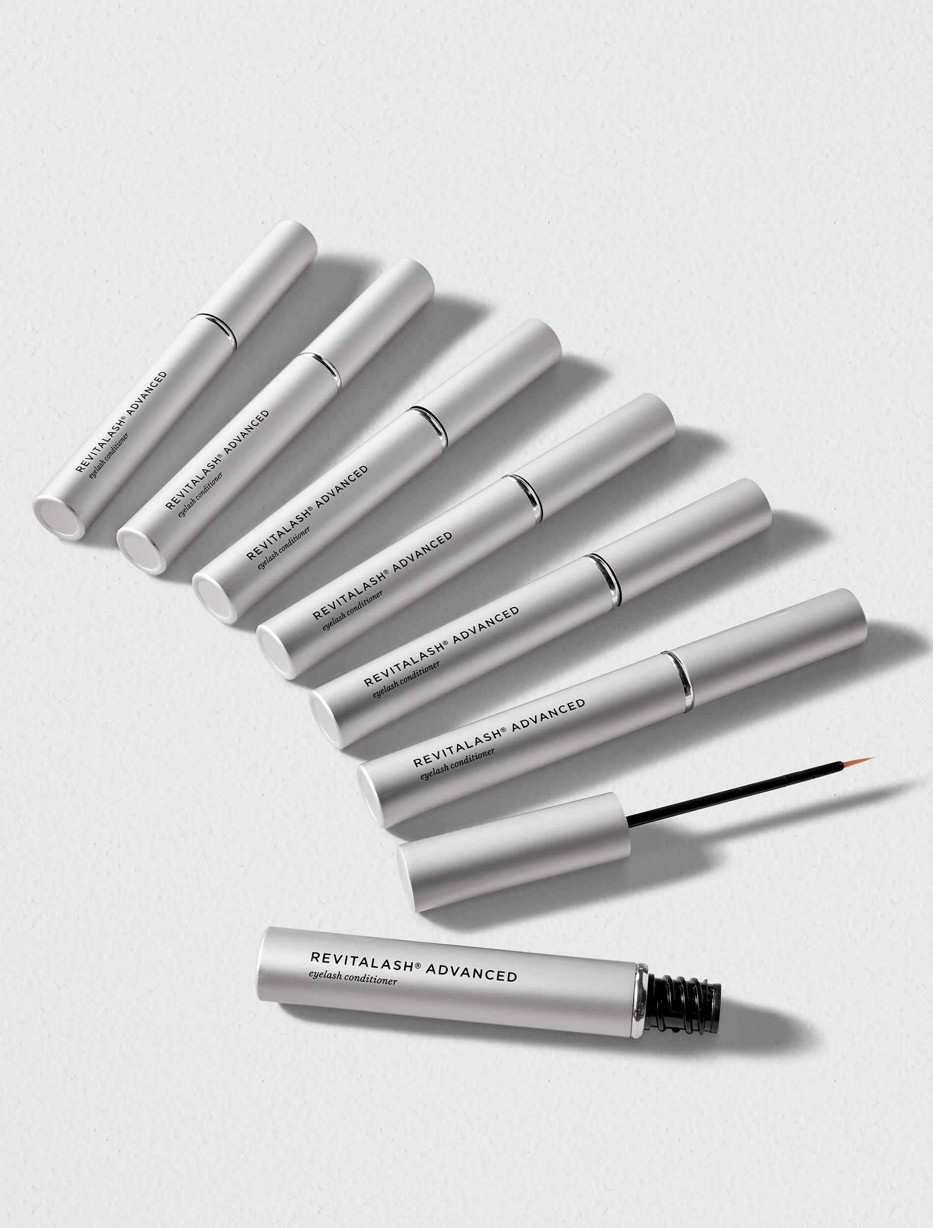 THE ULTIMATE GUIDE TO OUR AWARD-WINNING HERO LASH SERUM